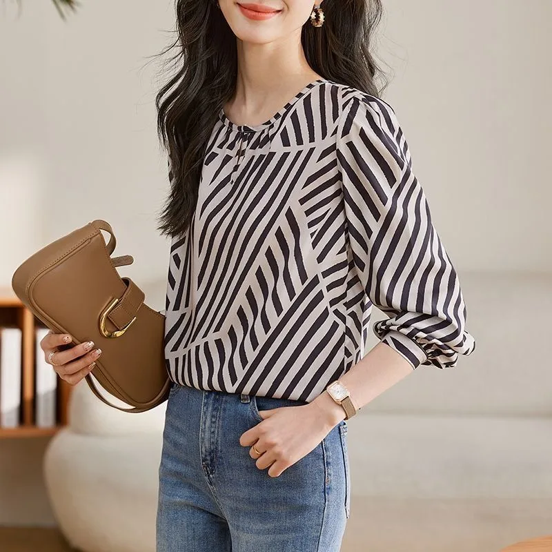 

Women's Round Neck Striped Shirt 2025 Autumn and Winter New Style Retro Casual Long-sleeved Versatile Pullover Top
