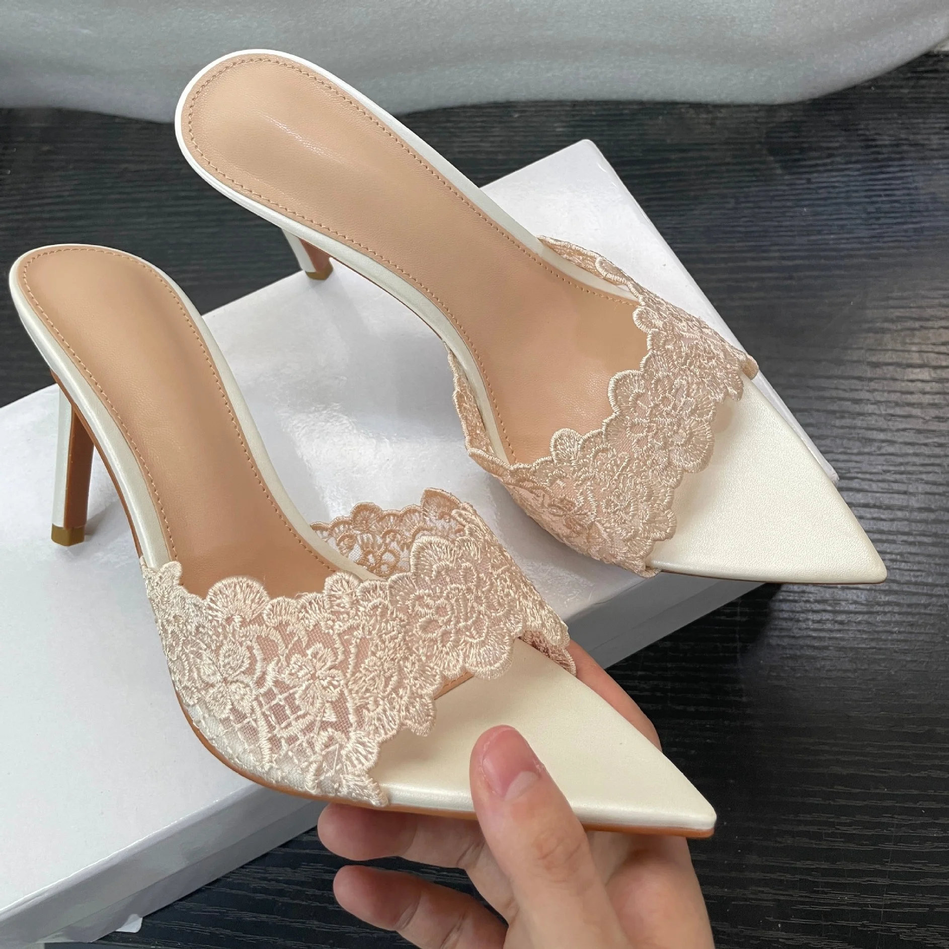 

2025 Summer Women Fashion Sexy Pointed Toe Lace Mesh Fine Heel Party Wedding Outer Wear High Heel Slippers