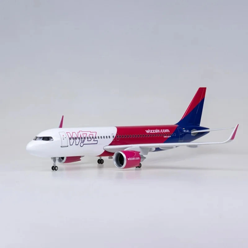 Imagem -02 - Brinquedo Modelo Wizz Air Airlines Luz e Roda Trem de Pouso Avião de Resina Fundido 47cm 80 Avião A320neo A320