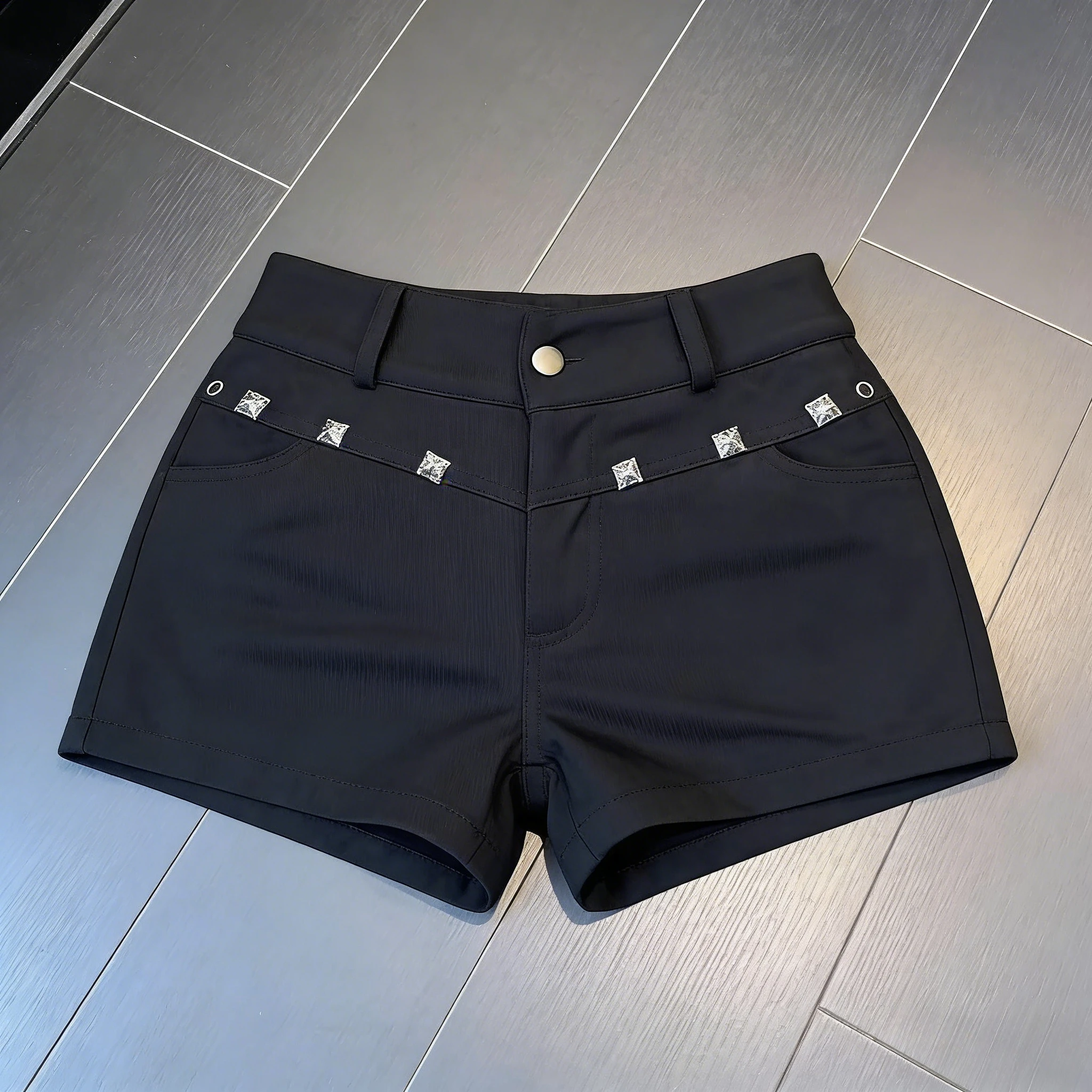

Y2K High Waist Black Shorts Women Gothic Rivet Decor Hot Pants Harajuku Streetwear Punk Slim Fit Casual Summer Mini Jeans 2000s