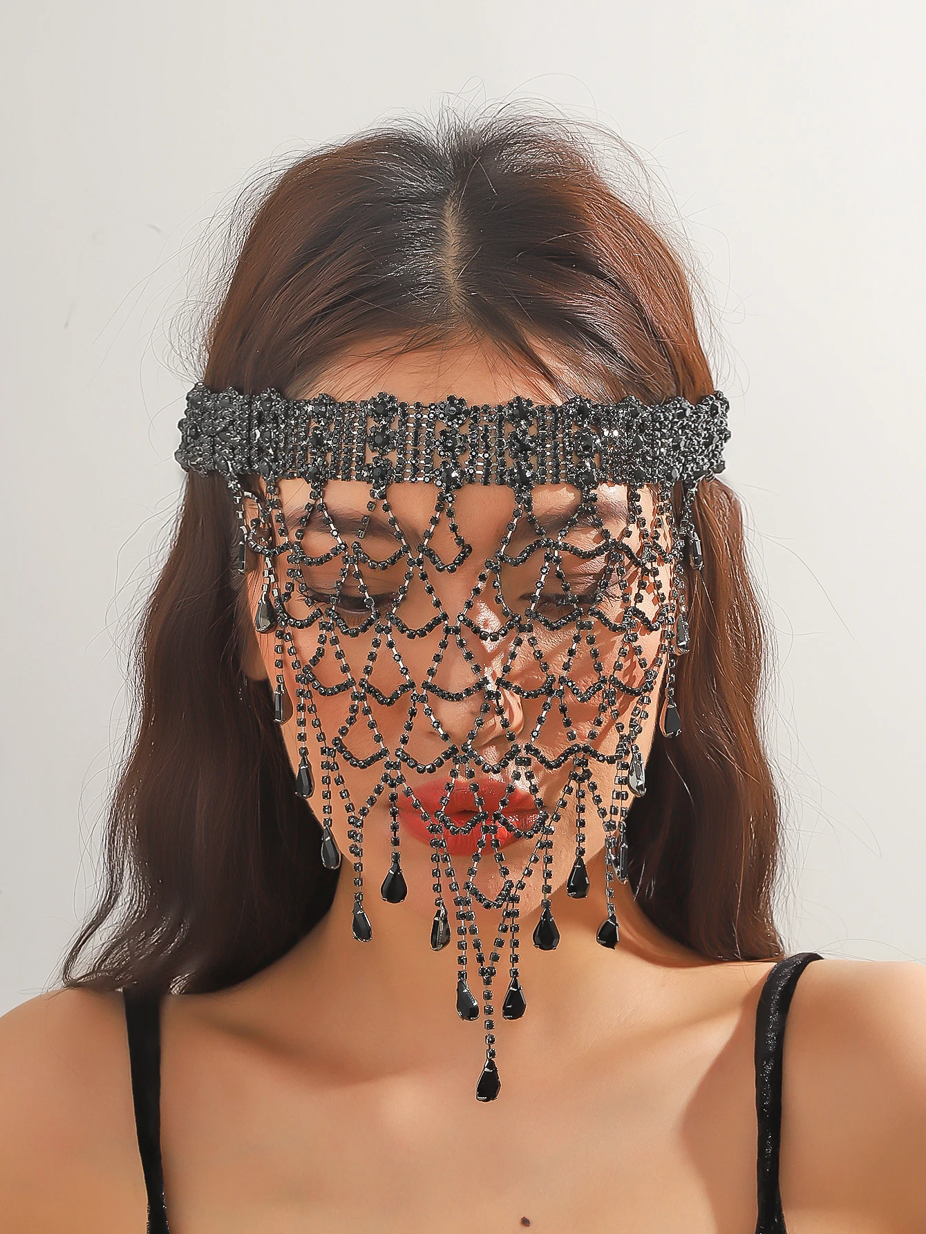 

Vintage exaggerated black claw chain long tassel mask female fashion design sense creative personality niche masks