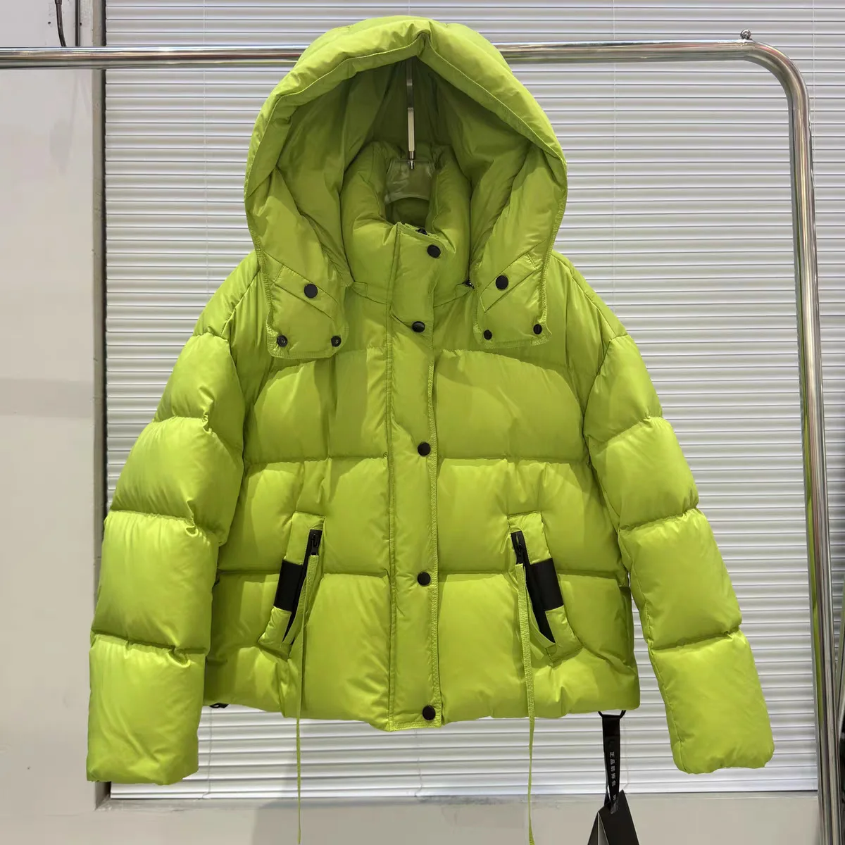 Chaqueta con capucha acolchada de Color caramelo para mujer, plumón de pato blanco, prendas de vestir Parker impermeables, chaquetas cálidas gruesas con cremallera para mujer