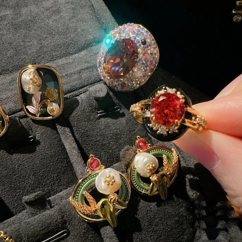 

Женские серьги с цветным жемчугом и цветком, серьги с драгоценным камнем, позолоченные 18 карат, кольцо с глазурованным цирконием