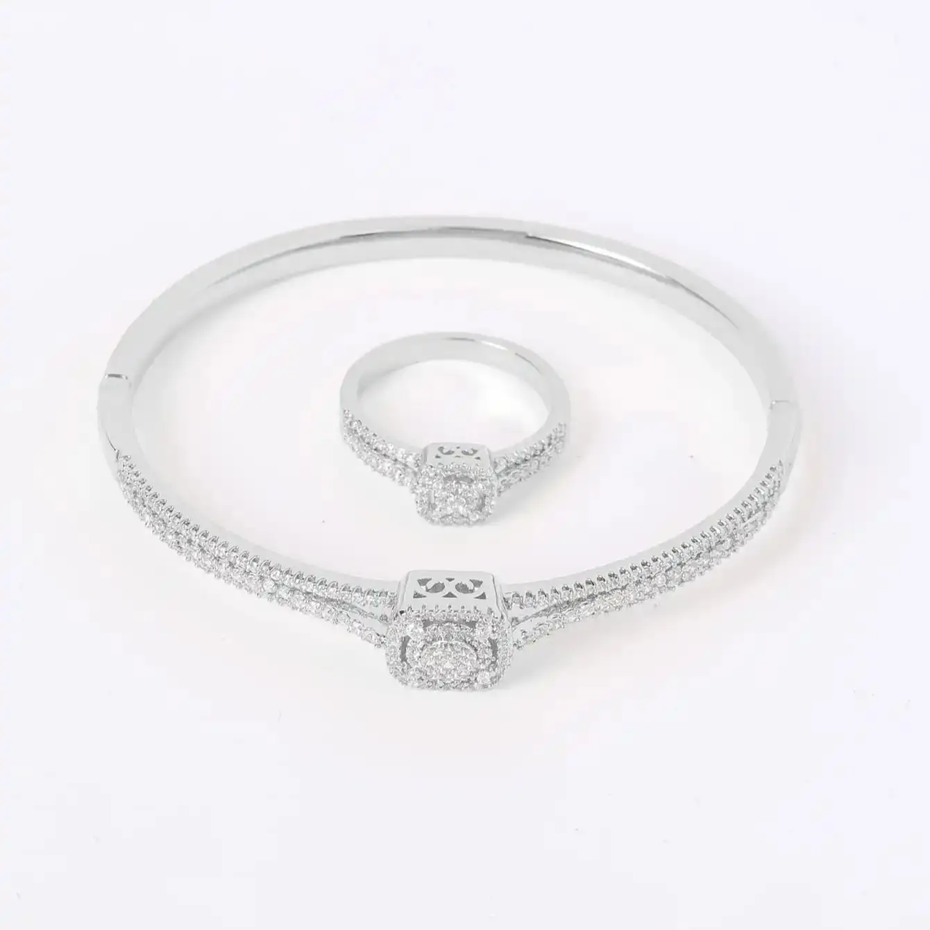 A set of women\'s new classic luxury elegant hollow zirconium cubic square design sense of daily all-match bracelet ring set