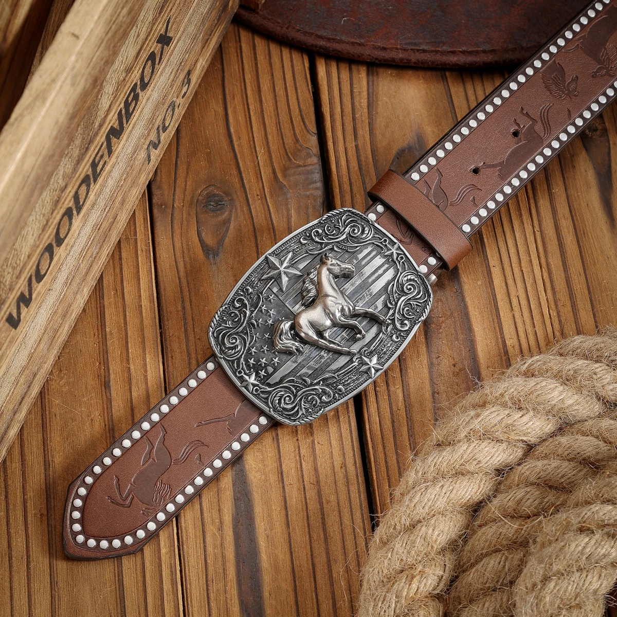 Ein PU-Gürtel im Western-Stil mit Schnallen, geeignet für Männer und Frauen, lässig und retro, perfekt für den täglichen Gebrauch. – Detail 9