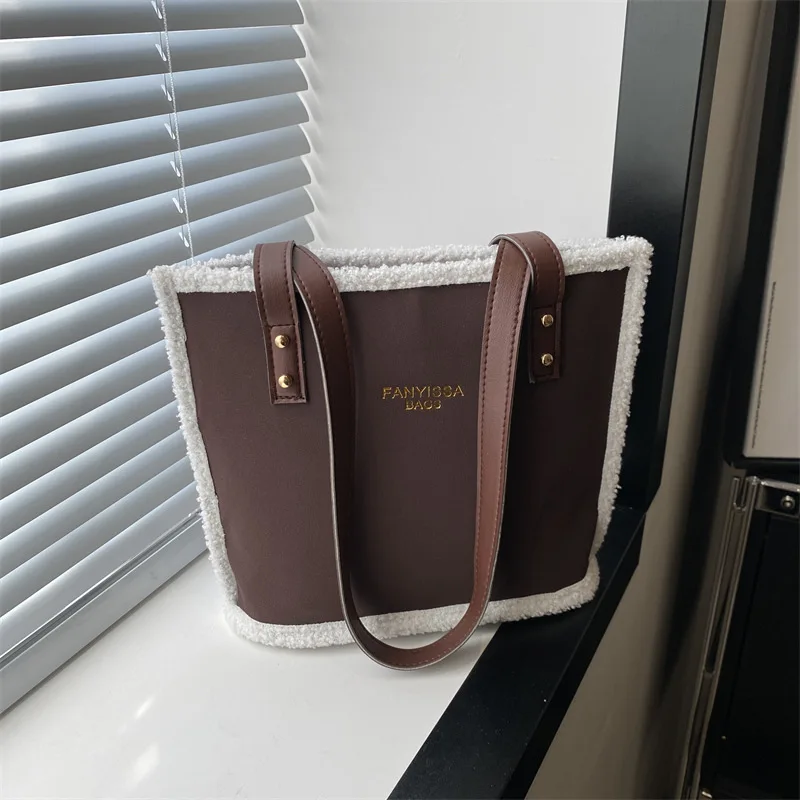 Autumn Winter New Plush Shoulder Bag Large Capacity Women's Shoulder Bag Suede Matte Handbag Lamb Wool Tote Bucket Shoulder Bag