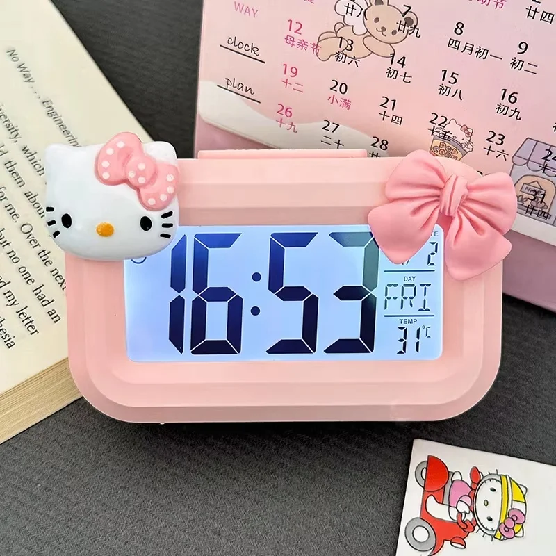 Sanrio Mini Night Light Hello Kitty Sveglia per studenti Kawaii Orologio da tavolo portatile multifunzionale con timer carino ﻿