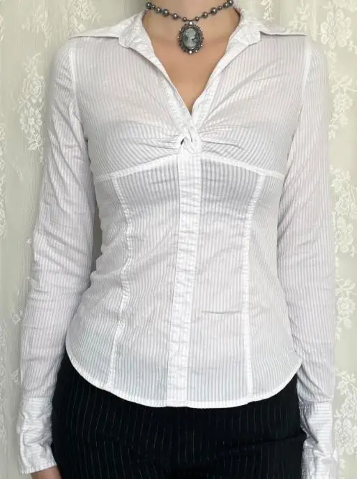 Y2Kスパイシーガールスタイル無地長袖小さめシャツレディース服2025秋冬