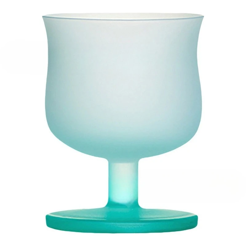 

Strange small wine glasses, tall wine glasses, water