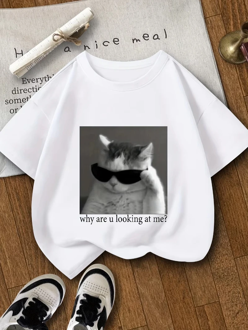 

A fashionable cat-patterned T-shirt for girls a comfortable short-sleeved summer top suitable for outdoor play and casual wear