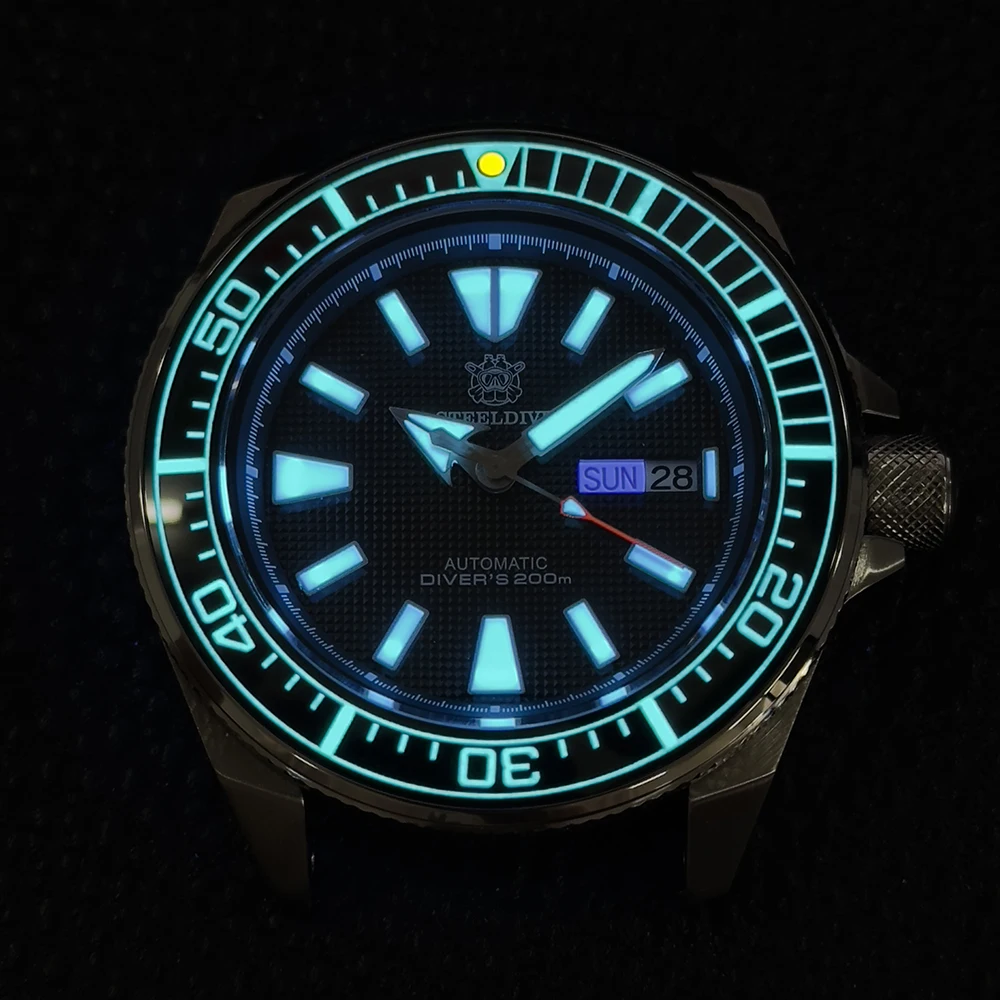 STEELDIVE Men Diver Watch 43.8mm Automatic Mechanical Wristwatch 20ATM BGW-9 Luminous Sapphire NH36 120 Clicks Ceramic Bezel