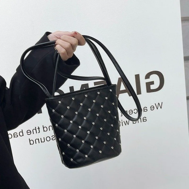 

Fashionable Leather Women's Messenger Bag Luxury Brand Classic Elegant Trendy Design Casual Commuter Bag​