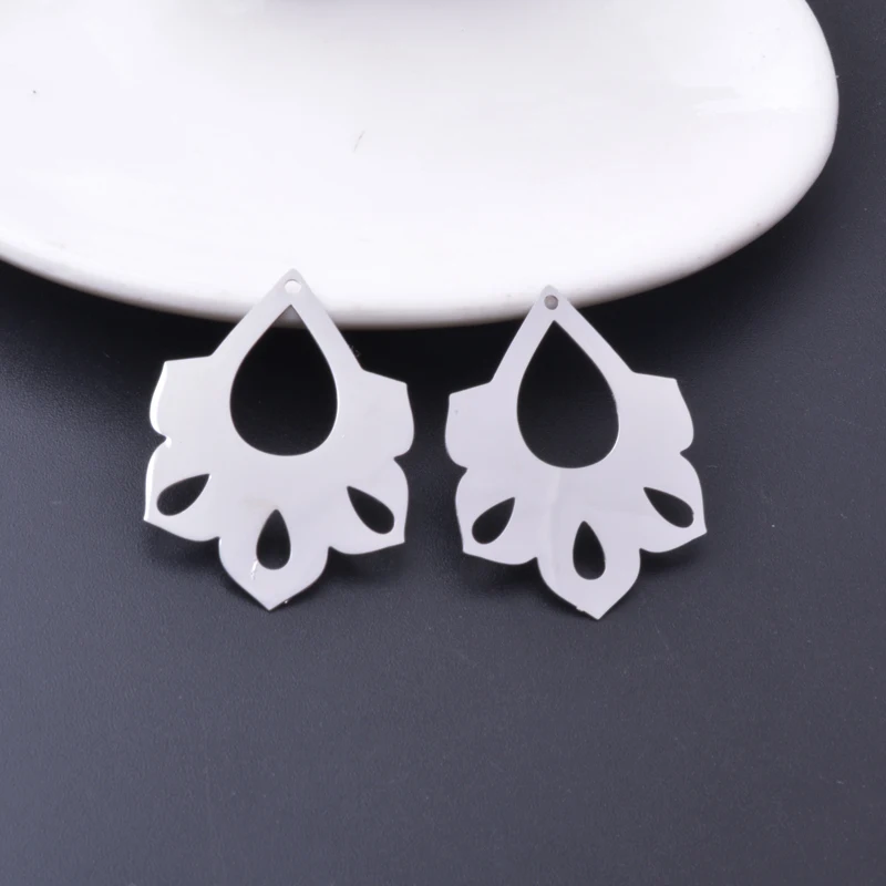 30 Stück AD3643 Messing-Lackierte Blumen-Tropfenanhänger für DIY-Schmuck und Ohrring-Zubehör – Detail 12