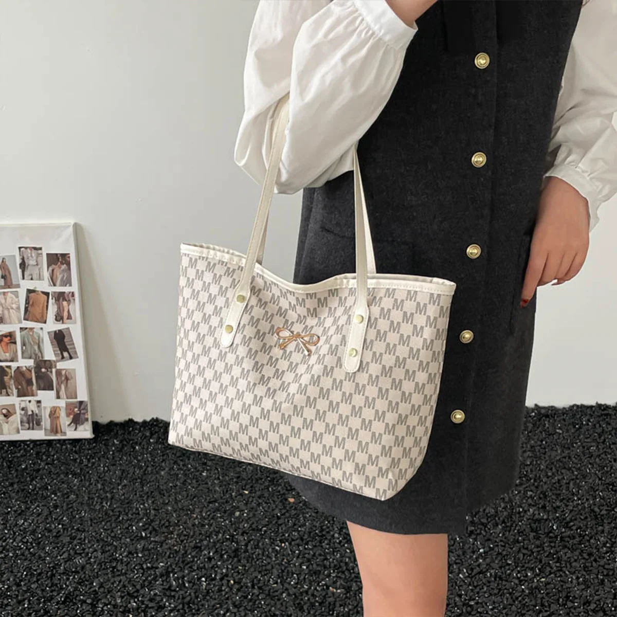 For Office Commute Bag Fashion Business Tote Bag M Letter Print Gold Bow Logo Solid Color PU Large Capacity Zipper image 6