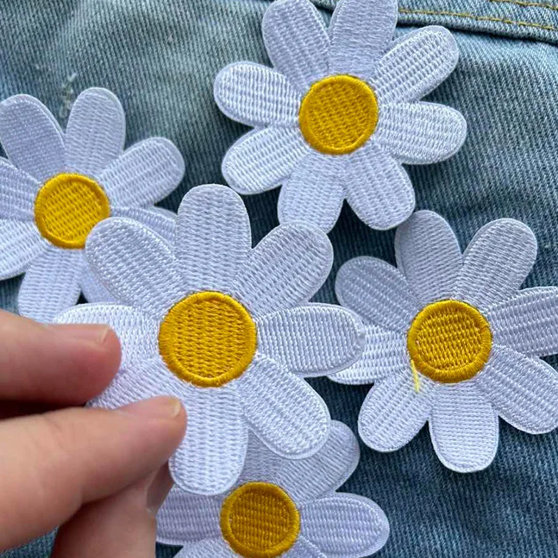 5pcs Daisy Patch Iron on Applique For DIY Sweatshirts Children\'s clothing bags size 6cm