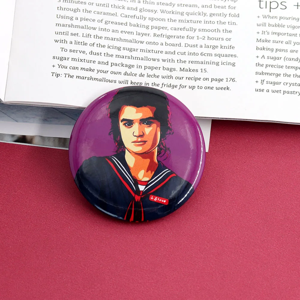 زي عمل ستيف مع شارة صفيح ، مجارف عرض تلفزيوني aoy ، هدية مراوح محيطة بالأفلام ، دبوس أزرار ، زخرفة المجوهرات ، جولة ، 58: 500