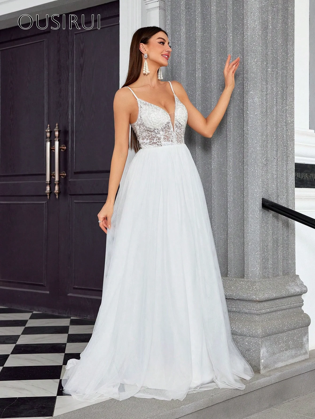 Lace A-line Spaghetti Straps Wedding Party Gown Sleeveless Tulle Sweep Train Customzied vestidos de novia