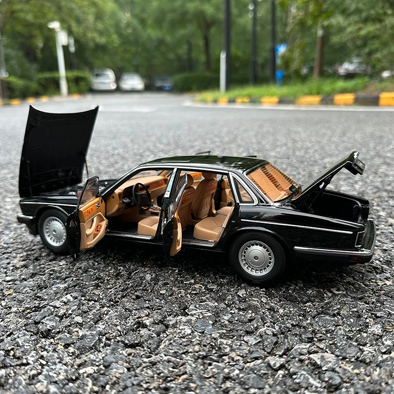 Almost Real AR 1/18 Jaguar XJ6 Daimler XJ40 car model Alloy Collection Display gifts for friends and relatives