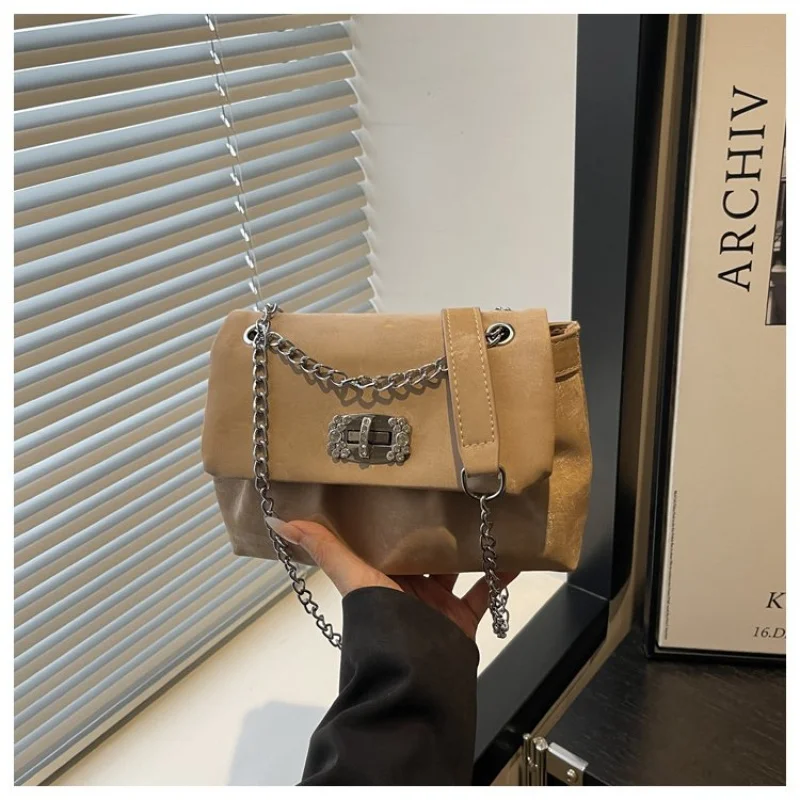 

Ladies Casual Crossbody Bag with Adjustable Strap Nylon Lightweight Ideal for Shopping and Errands