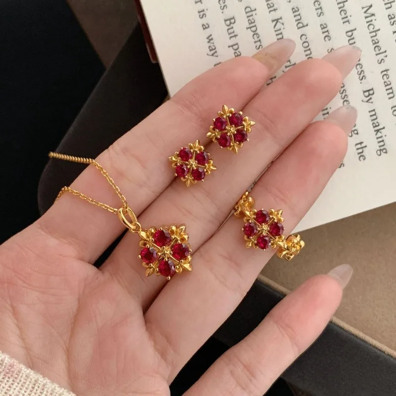 الفرنسية الرجعية الماس مجموعة الأحمر الأحجار الكريمة قلادة المرأة عالية الشعور ضوء الفاخرة تنوعا المتخصصة تصميم الترقوة سلسلة المحكمة sty