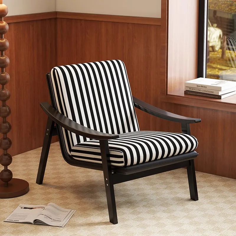Kursi Kopi Kayu Solid Vintage Prancis Retro Modern Ruang Tamu Balkon Santai Desainer Kursi Sofa Tunggal Untuk Penggunaan Rumah