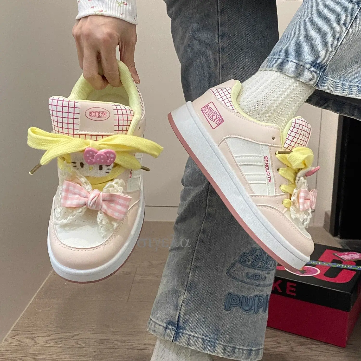 

Original Hello Kitty Women’s Casual Shoes 2026 Fall New Cute Fashion Thick Sole White Sneakers