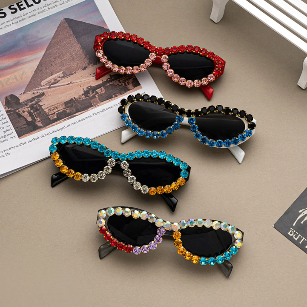 

Personalized Rhinestone Edged Sunglasses For Women Street Photography Fashion Cat Eye Glasses Party Weddings Decor Eyeglasses