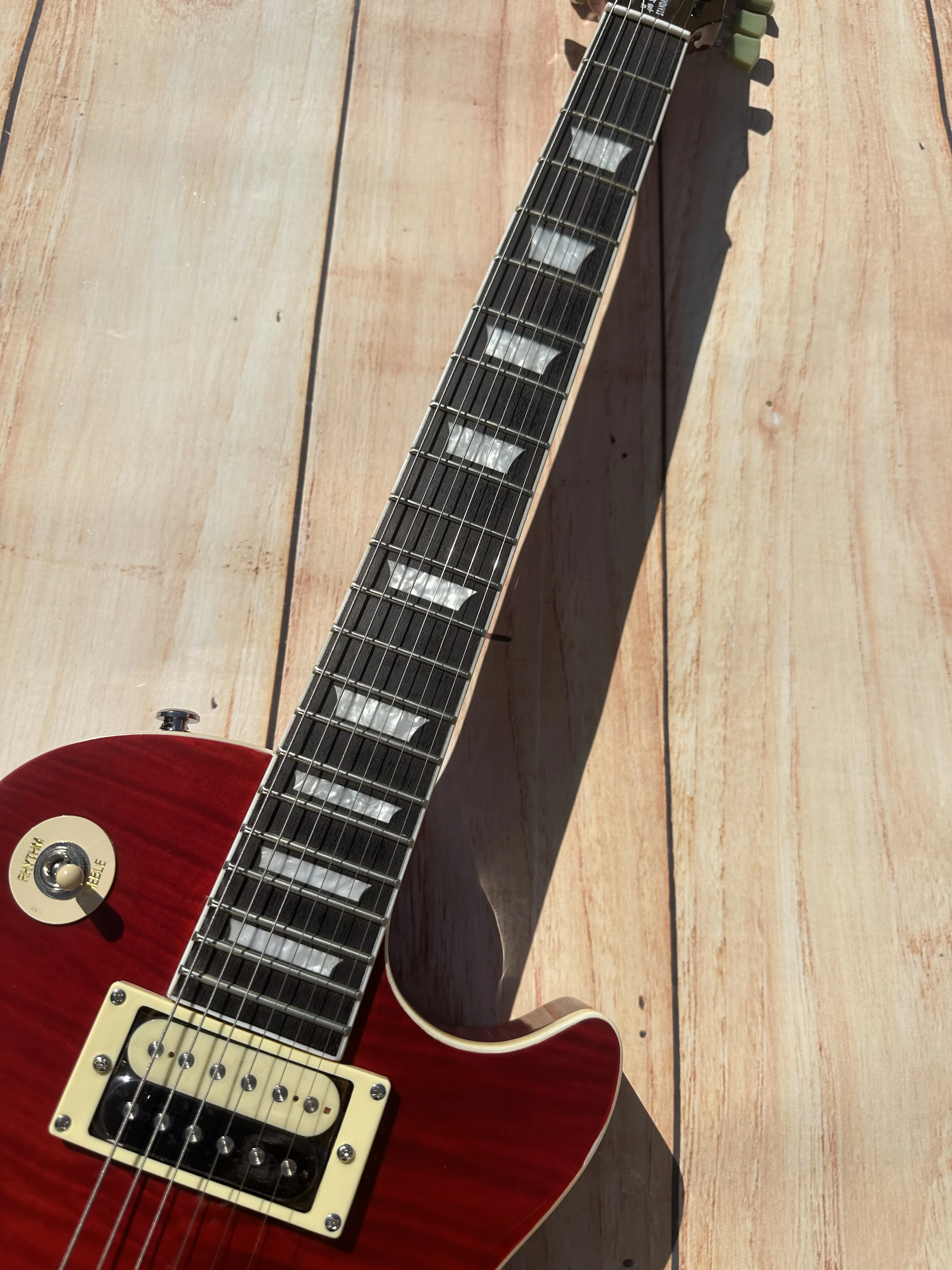 Standard electric guitar, classic burgundy, small mini pickup, available in stock, lightning package