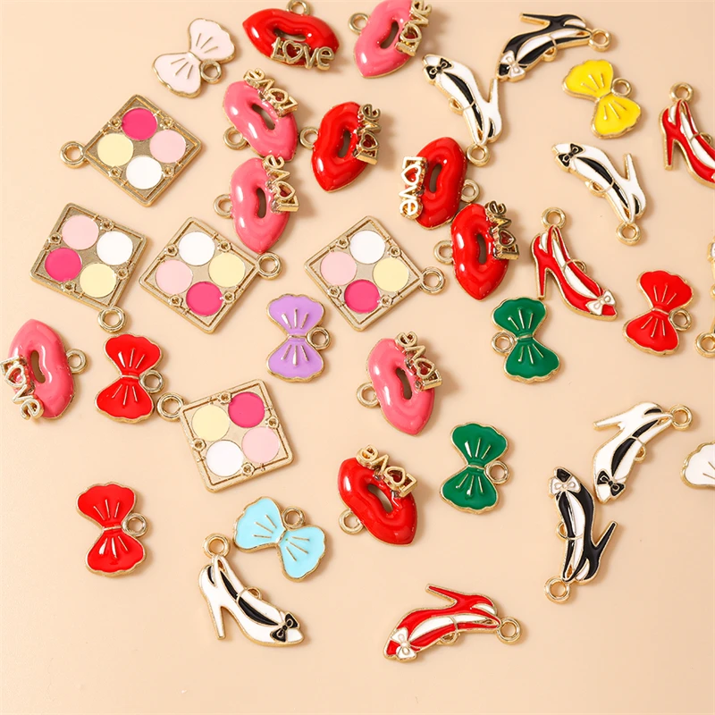 10 Stück niedliche Emaille-Anhänger mit roten Lippen und Schleifenmotiven für die Herstellung von Anhängern, Halsketten, Ohrringen, Armbändern, DIY-Bastelarbeiten und Schmuckzubehör. – Detail 3
