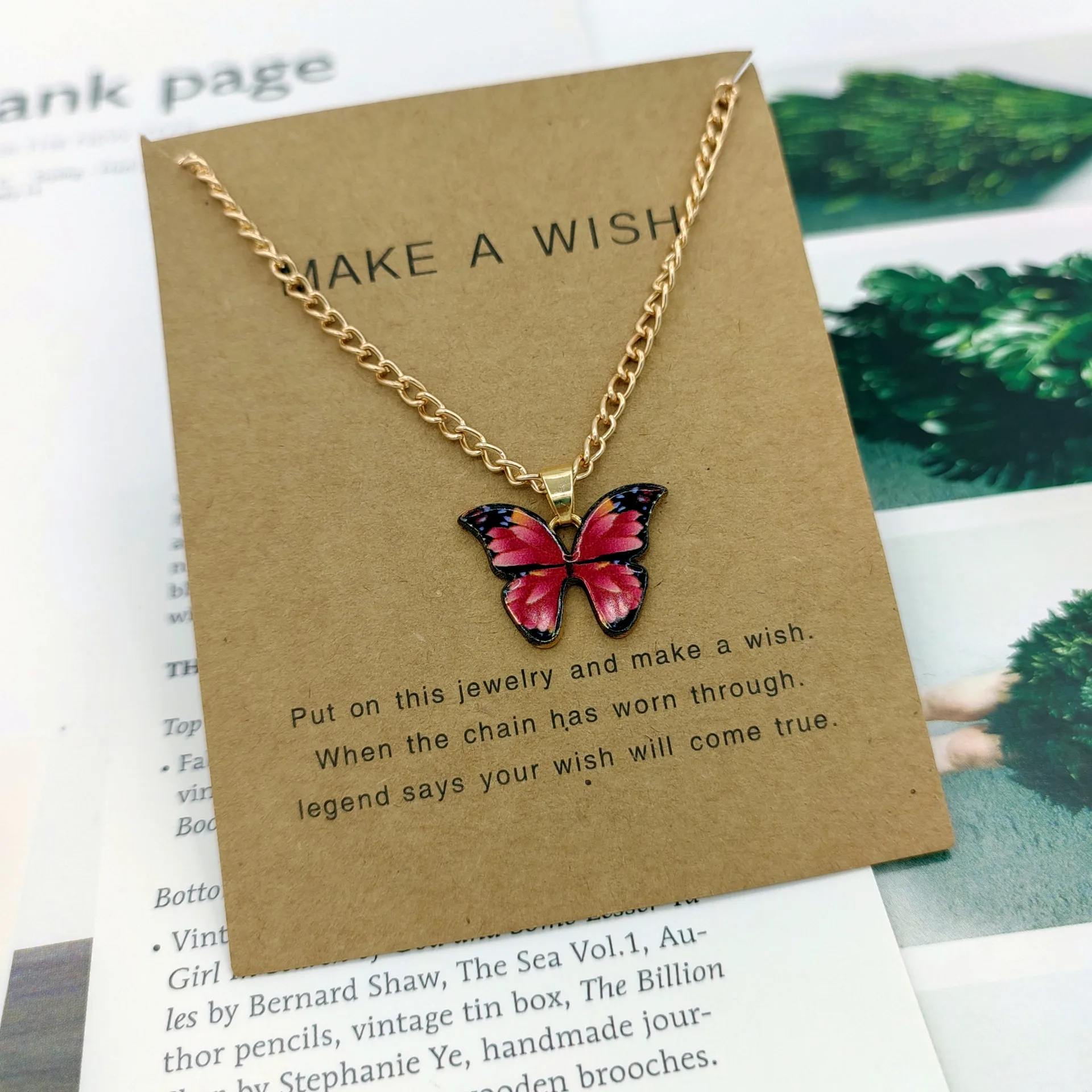 Fashion Butterfly Pendant Necklaces for Women Sweet Simple Multicolor Insect Clavicle Chain Necklace Party Jewelry Accessories