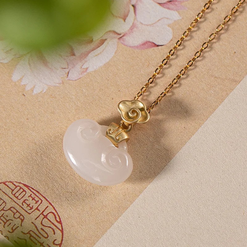 

Новое серебряное ожерелье с подвеской из натурального нефрита с инкрустированными облаками