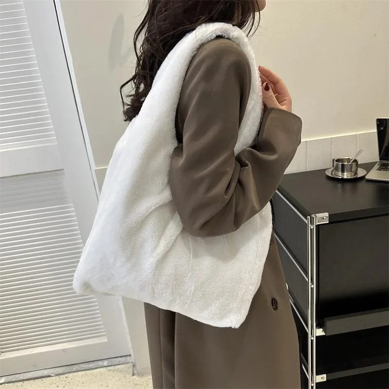 Large Capacity Tote Bag Women's Simple and Soft Tote Women's Plush Shoulder Bag Casual Commuting Crossbody Bag