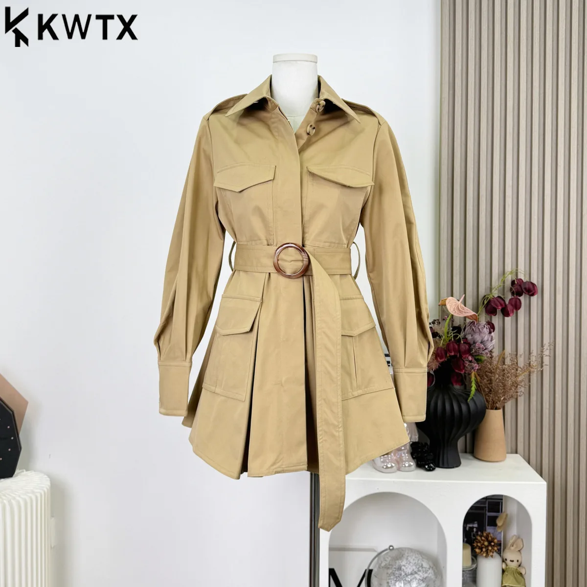 

KWTX 2025 женский короткий плащ осень-зима с поясом и лацканами плиссированные карманы Роскошная стильная повседневная верхняя одежда шикарный минималистский стиль