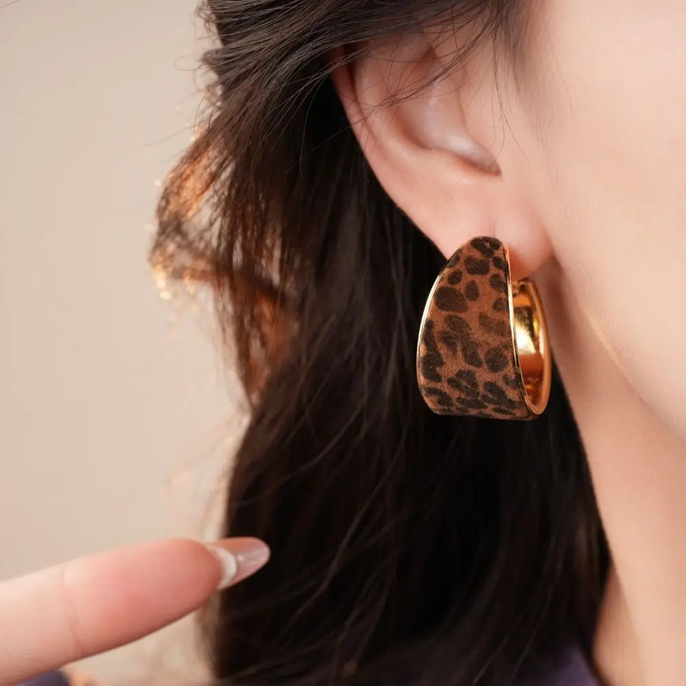 Trendy Maillard Style Leopard Print Earrings Elegant Vintage Flocked Ear Circle Temperament Jewelry Retro Earrings Female