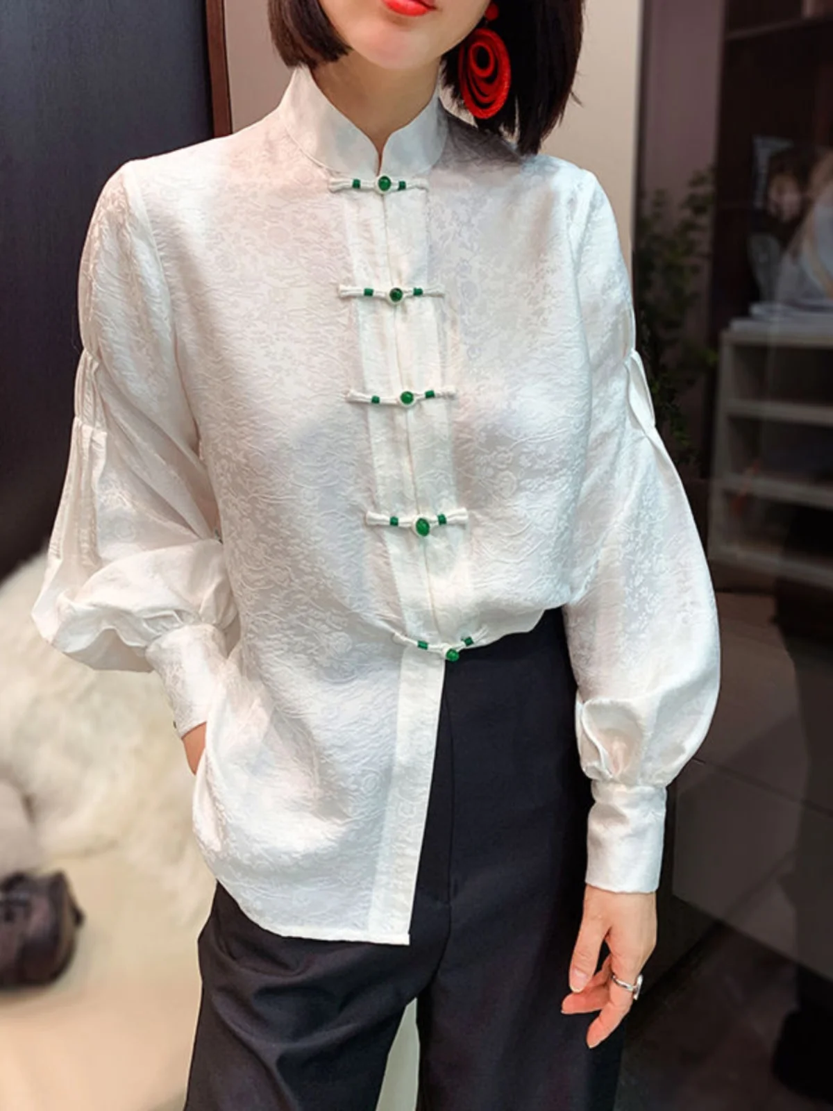 เสื้อคลุมไหมอีเลลองสเวสำหรับผู้หญิง สไตล์จีนโบราณ ติดกระดุมเปิดด้านหน้า ชุดถังระดับไฮเอนด์ ลายเมฆฟ้า...
