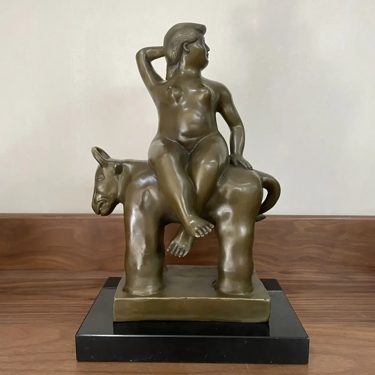 Bronze Fernando Botero Sculpture Woman Riding Statue Abstract Replica Gorgeous Home Decor Collectible Art Figurine