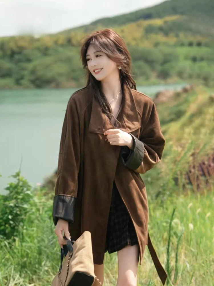 เสื้อโค้ทเทรนช์โค้ทผ้าสักหลาดสไตล์ชิคสำหรับฤดูใบไม้ร่วง  พร้อมแขนเสื้อหนัง  ตกแต่งด้วยแผ่นผ้า  มีเข็มขัด  ทรงโอเวอร์ไซส์  แบบยาว  เสื้อแจ็คเก็ตอเนกประสงค์  เสื้อคลุมลำลอง