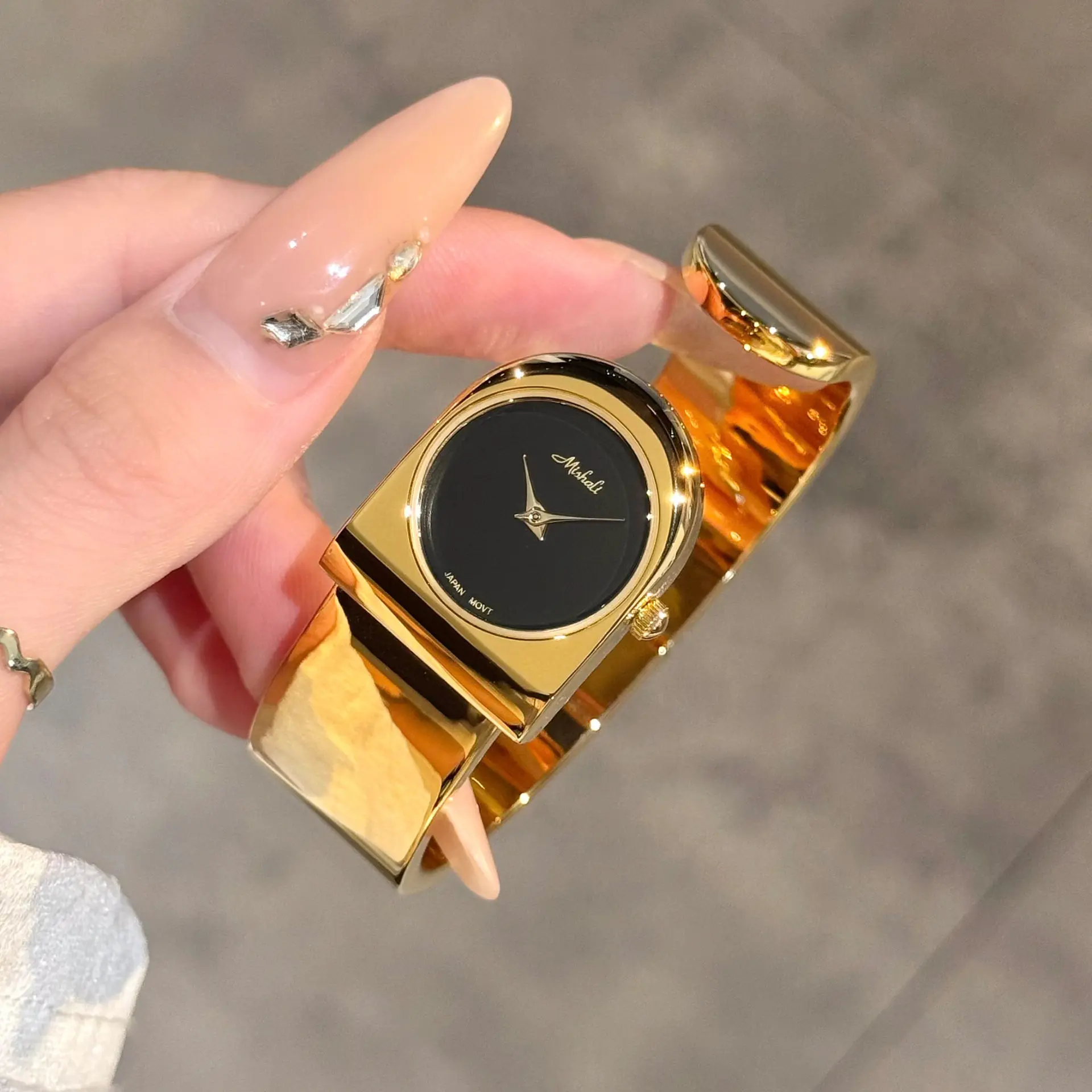 New Luxury Bracelet Watch, Stylish And Retro Personalized Women'S Watch, Gold Watch With A Light Luxury And High-End Feel.