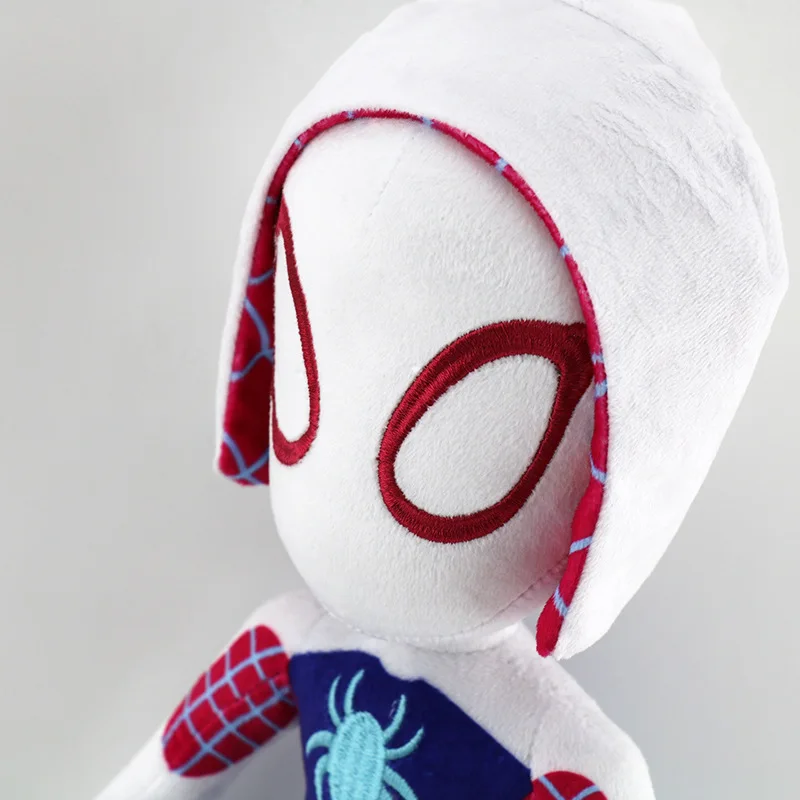 スパイダーマンにスパイダーマンのキャラクターが入ったぬいぐるみ