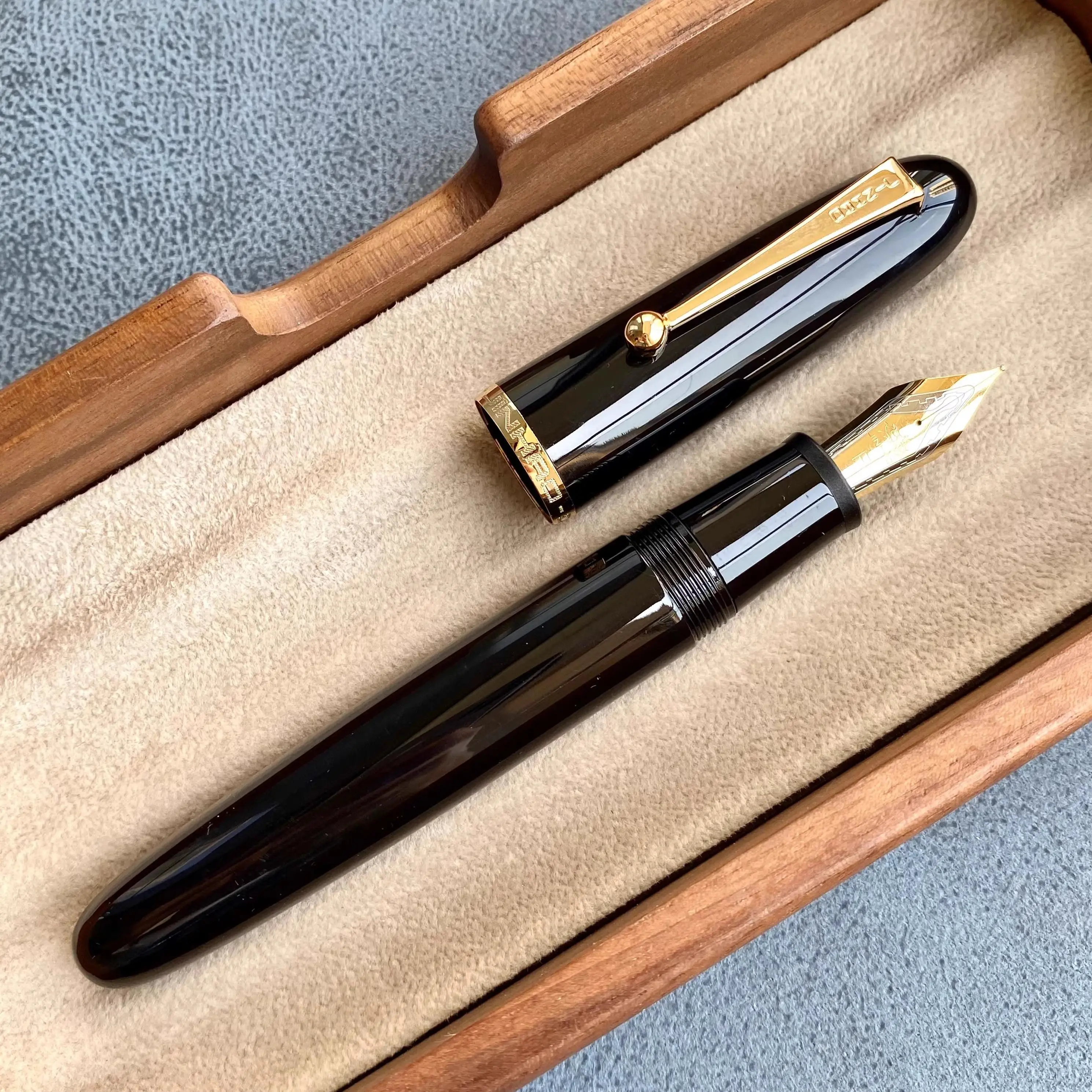 

JInhao Fountain Pen Big Size No.8 Tip Iridium Gold F 0.5mm Nib Ink Pen School Office Supplies Stationery Smooth Writing Gifts