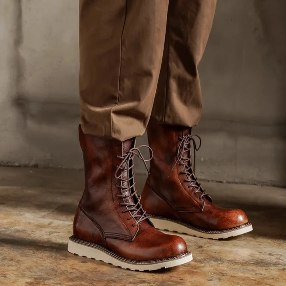 Botas de moto de cuero genuino de vaca para hombre, zapatos Brogue, botas Chelsea de media pantorrilla con punta redonda alta Retro, botas de montar marrones