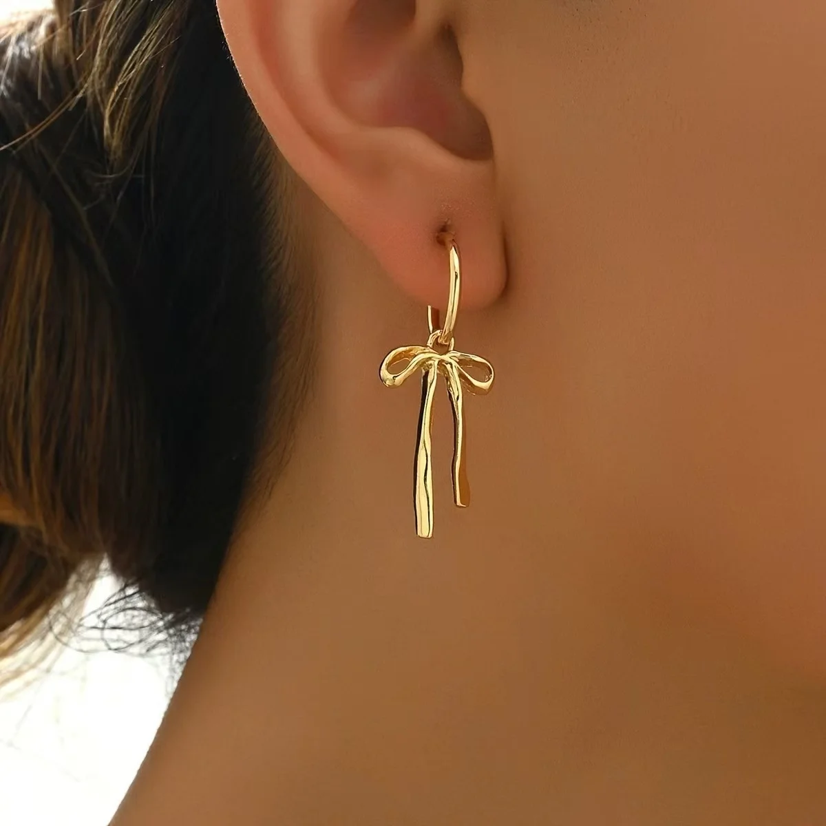 زوج من الأقراط بعقدة فيونكة - ترصيع شرابة ذهبية عتيقة وناعمة ومتعددة الاستخدامات لارتداء المجوهرات اليومية. #2