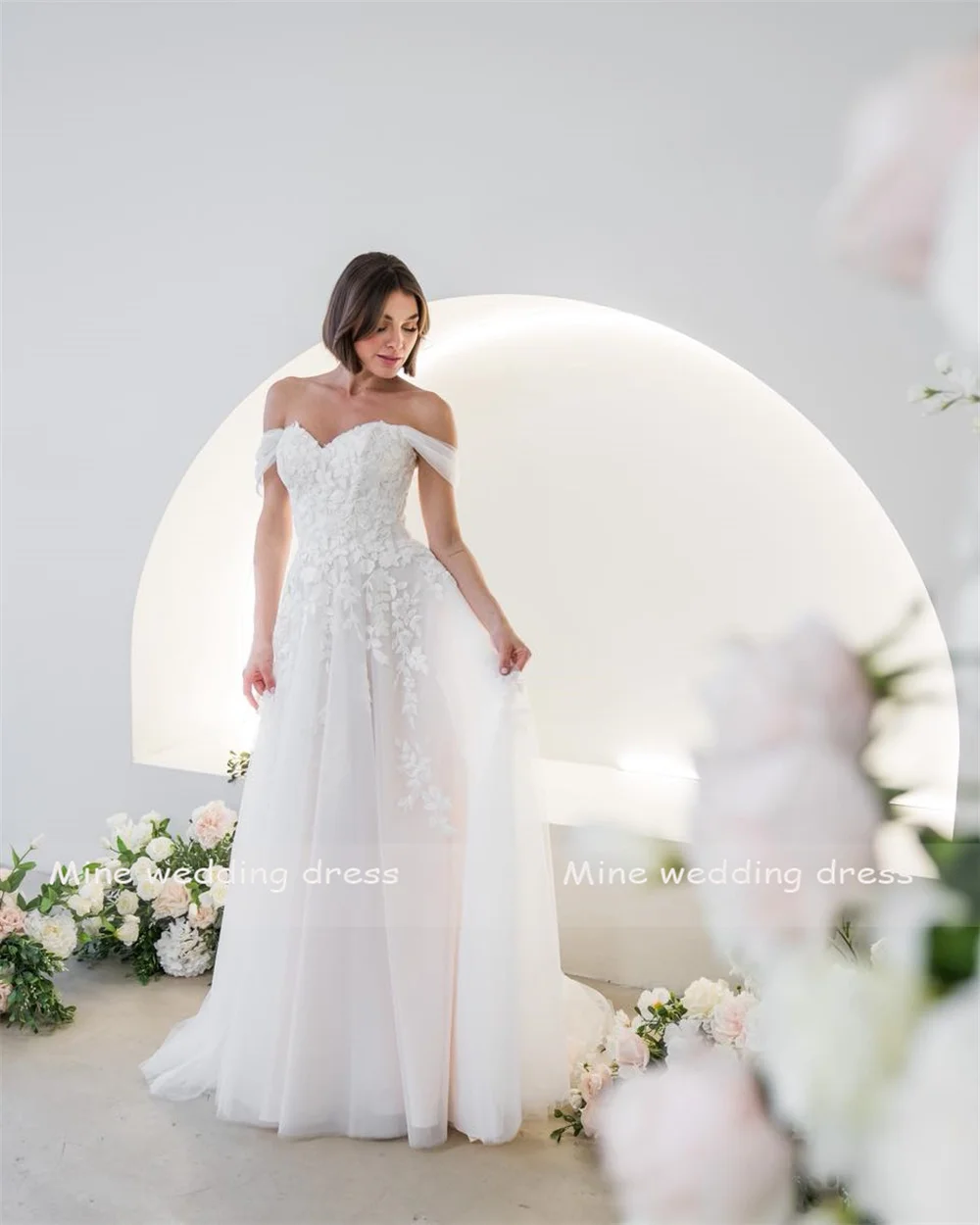 カスタマイズされたレース恋人ノースリーブ A ラインタルスカートのウェディングドレス背中の開いたジッパーの花嫁衣装ローブデマリー