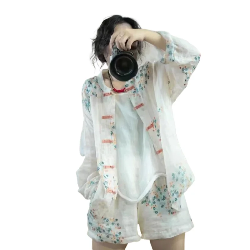 Conjunto de Dos Piezas de Primavera y Verano: Camisa Ligera con Estampado Fresco y Estilo Literario Chino, y Pantalones Cortos Casuales, para un Look Elegante y Moderno