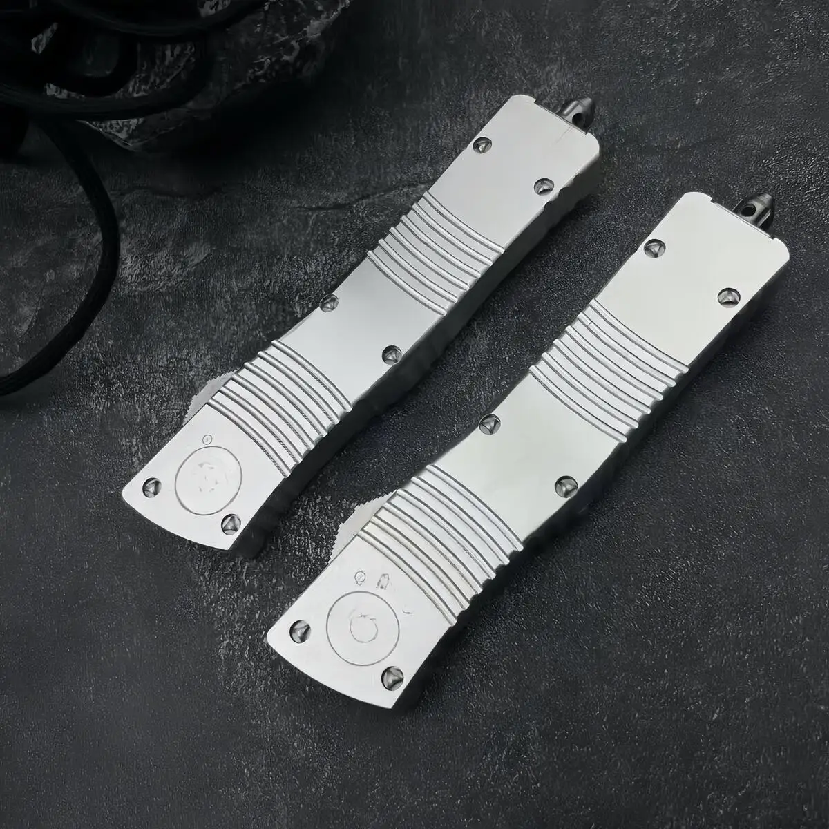 

Инструмент Microtech Silver Dragon Straight Out White Dragon Horse EDC