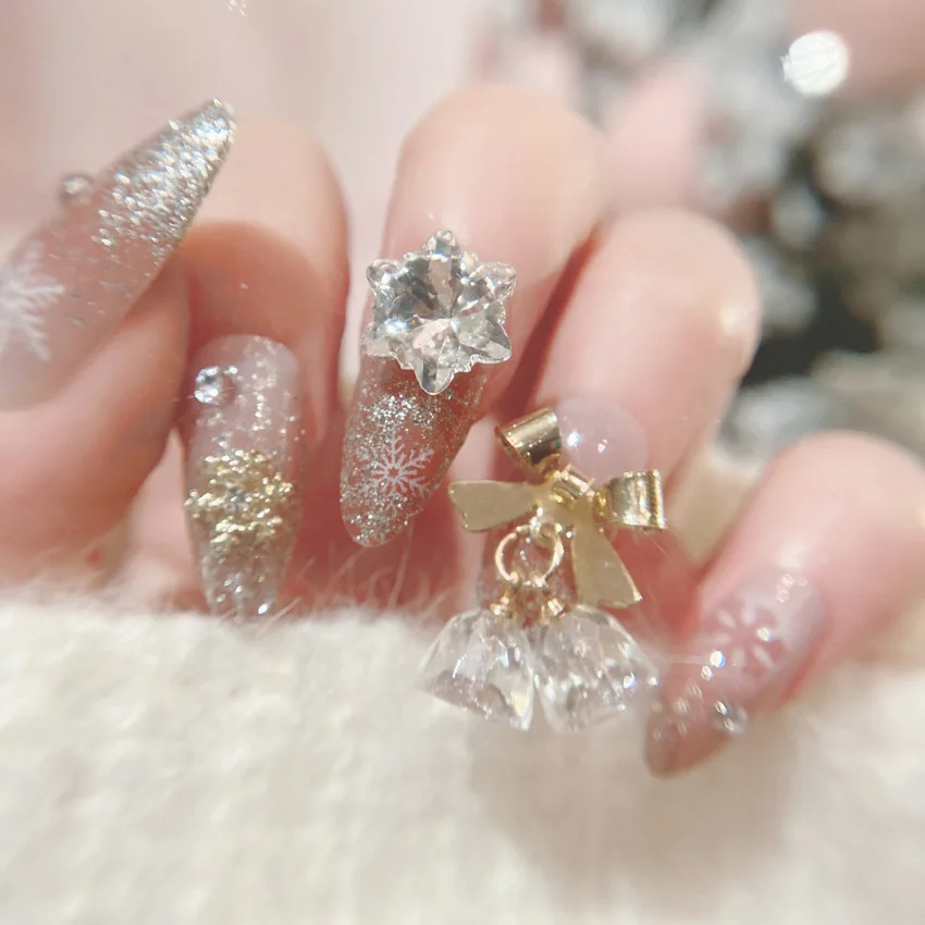 

24pcs Christmas Bell Fake Nails Shiny Gold Bow Rhinestones Decor Press on Nails Glitter Snowflake Sequins Christmas False Nails