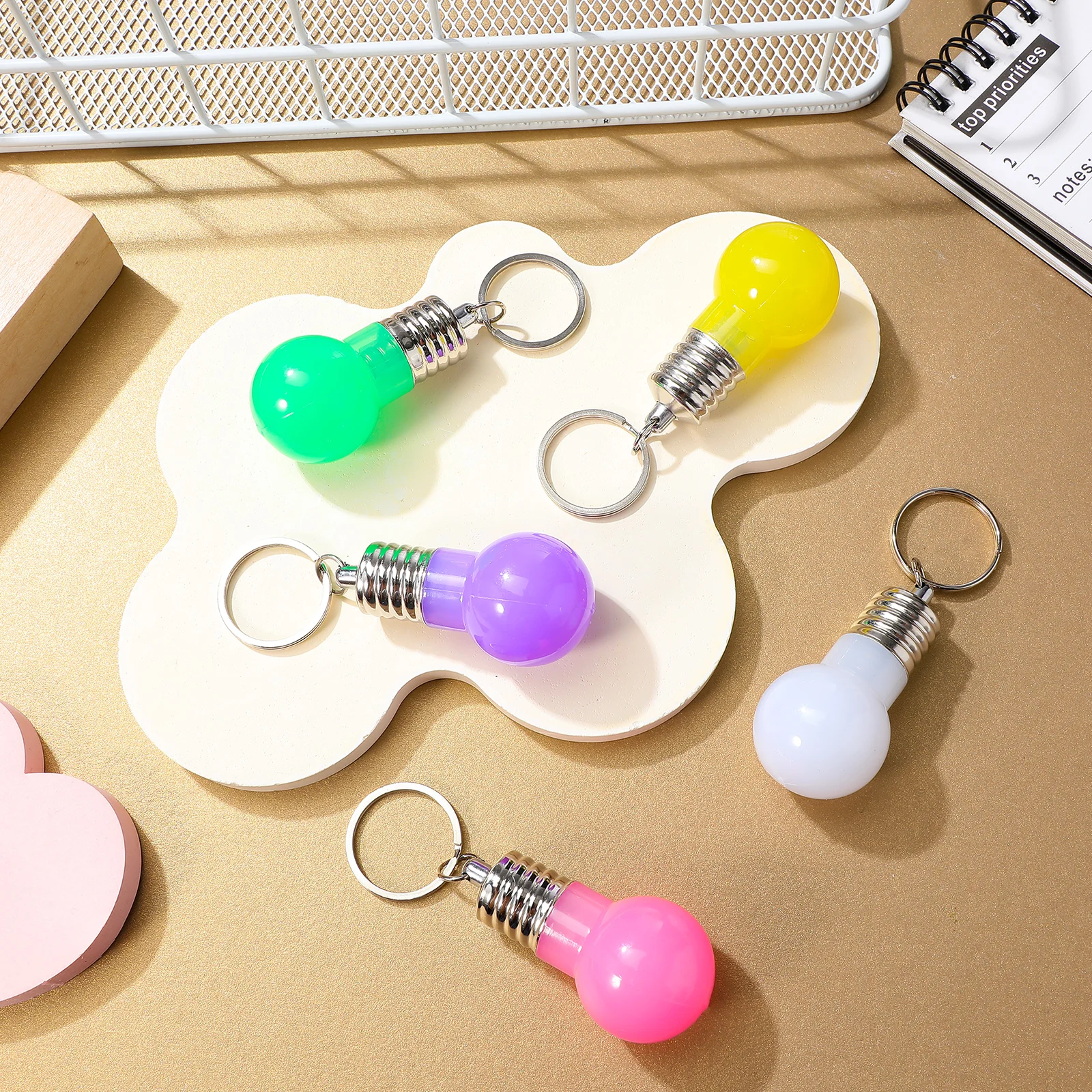 

21pcs Mini Led Bulb Keychains Flash Colorful Keyrings Hanging Keychain Random Color Bright Shining Light Unique Design Portable