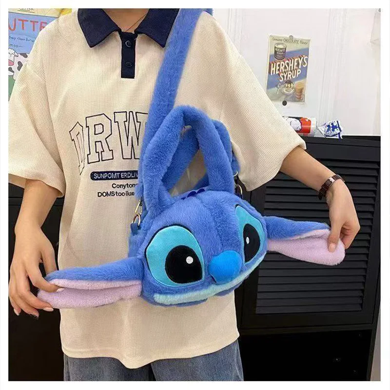 กระเป๋าสะพายไหล่ลายดิสนีย์สติทช์ การ์ตูนลิโลแอนด์สติทช์ กระเป๋าเป้ตุ๊กตาขนนุ่ม ของเล่นตุ๊กตาขนนุ่ม กระเป๋าสะพายข้างสำหรับเด็กผู้หญิง กระเป๋าถือตุ๊กตาขนนุ่ม ของขวัญคริสต์มาส