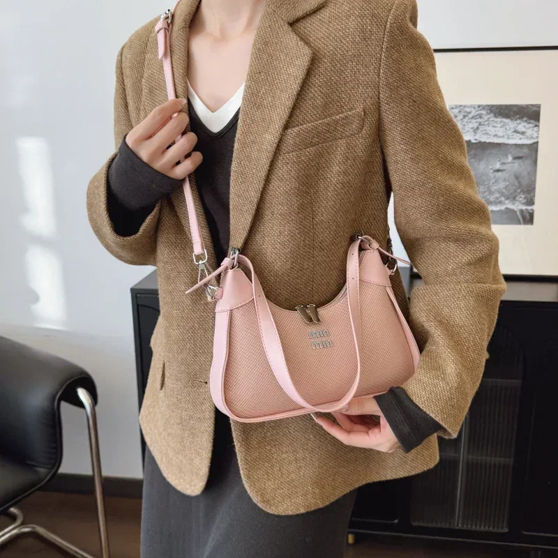 

"2025 Spring Korean Armpit Bag Women's Crossbody Purse INS Fashion Trend Niche Design Single Shoulder Bag Lightweight"