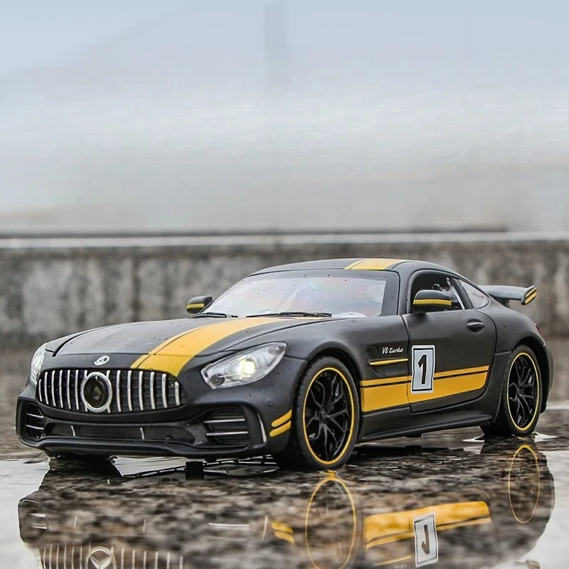 

1:24 GTR Sports Car Model Toy Alloy Diecasting Doors Opened Pull Back Vehicle Models Sound Light Collection Gift